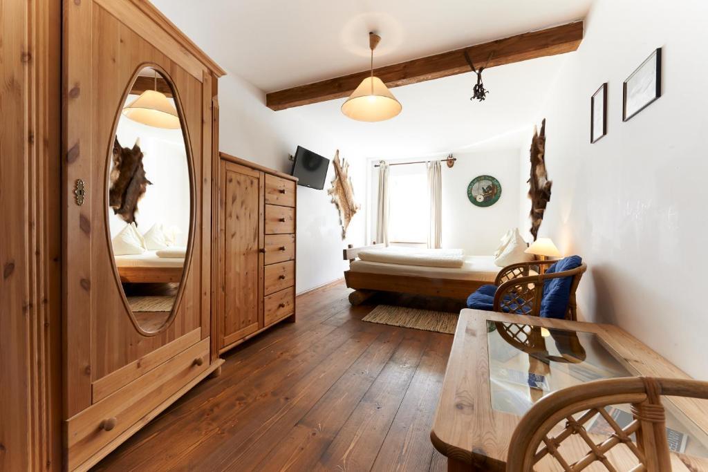 Hotelchen Doellacher Dorfwirtshaus Großkirchheim Buitenkant foto