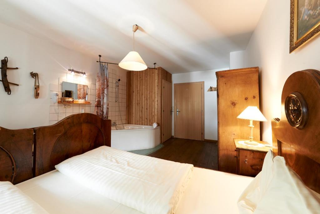 Hotelchen Doellacher Dorfwirtshaus Großkirchheim Buitenkant foto